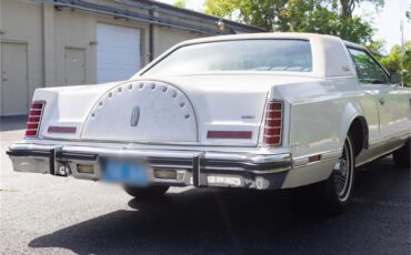 Lincoln-Continental-mark-v-1979-White-Navy-Blue-18