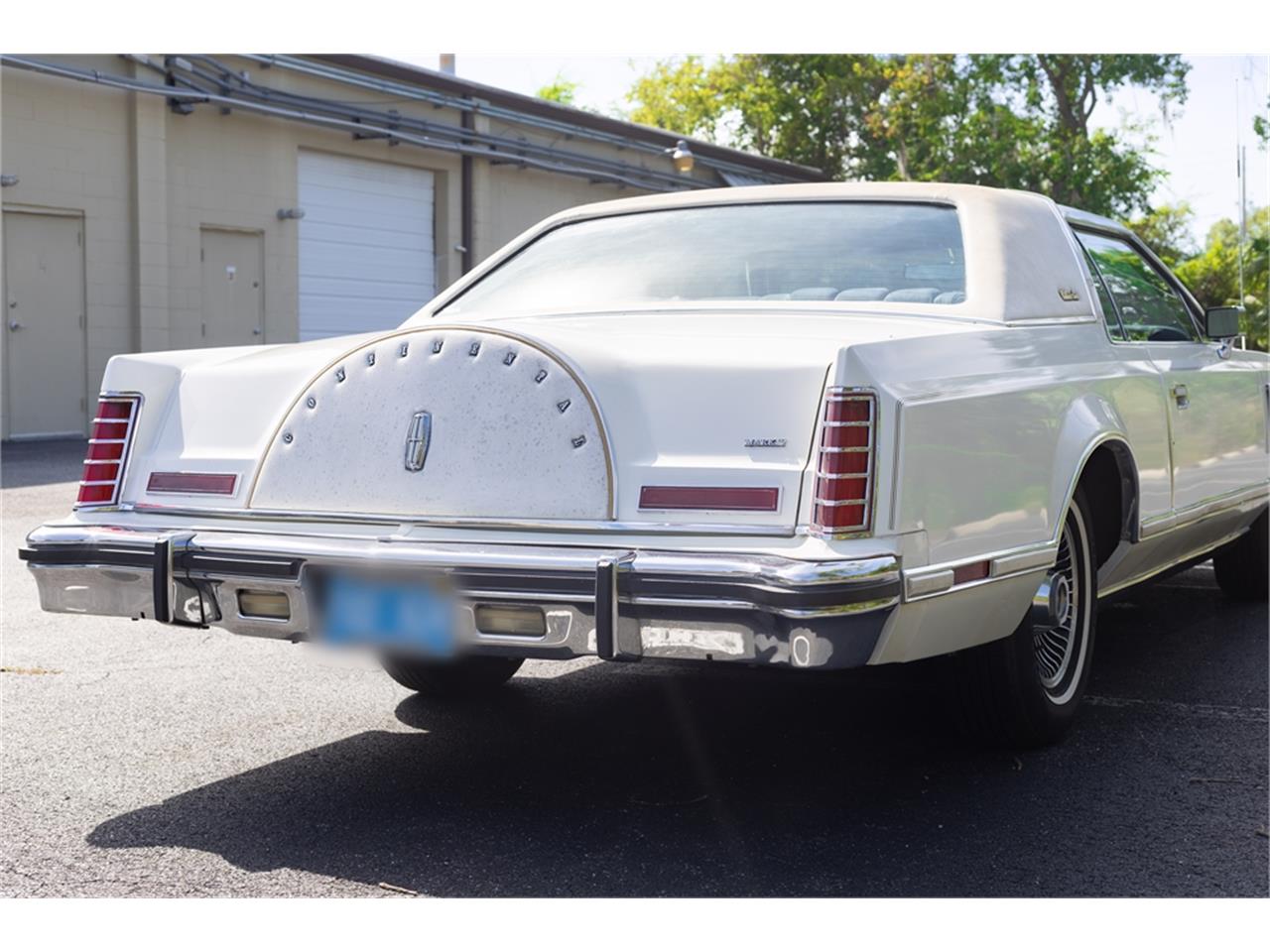 Lincoln-Continental-mark-v-1979-White-Navy-Blue-18