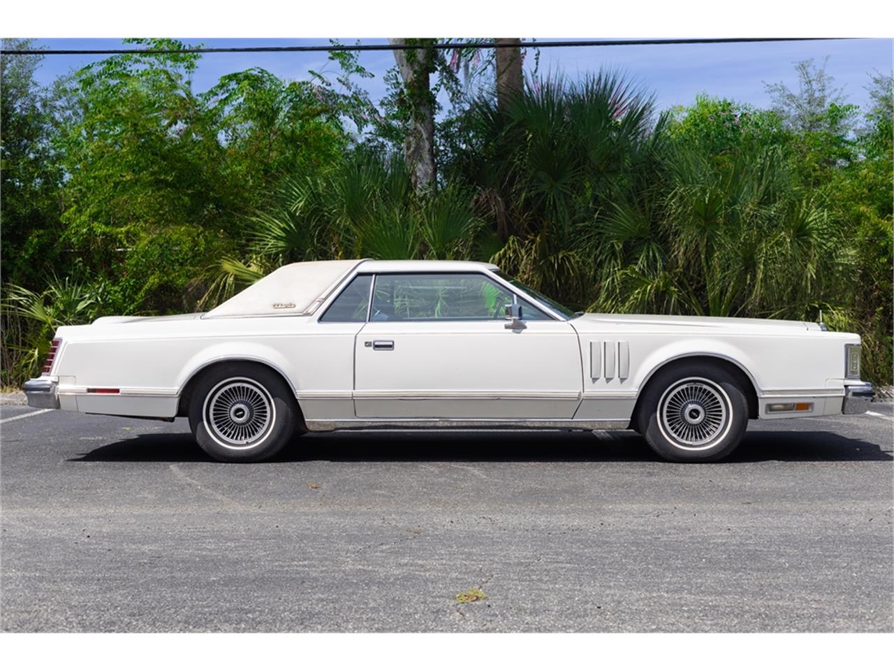 Lincoln-Continental-mark-v-1979-White-Navy-Blue-19