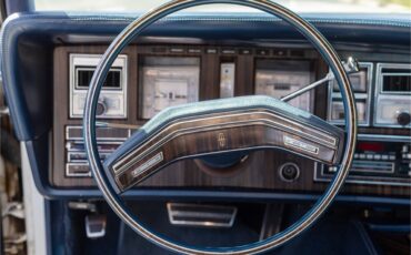 Lincoln-Continental-mark-v-1979-White-Navy-Blue-2