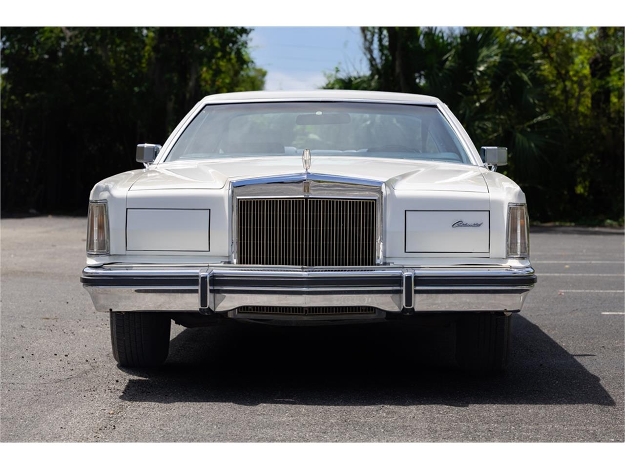 Lincoln-Continental-mark-v-1979-White-Navy-Blue-22