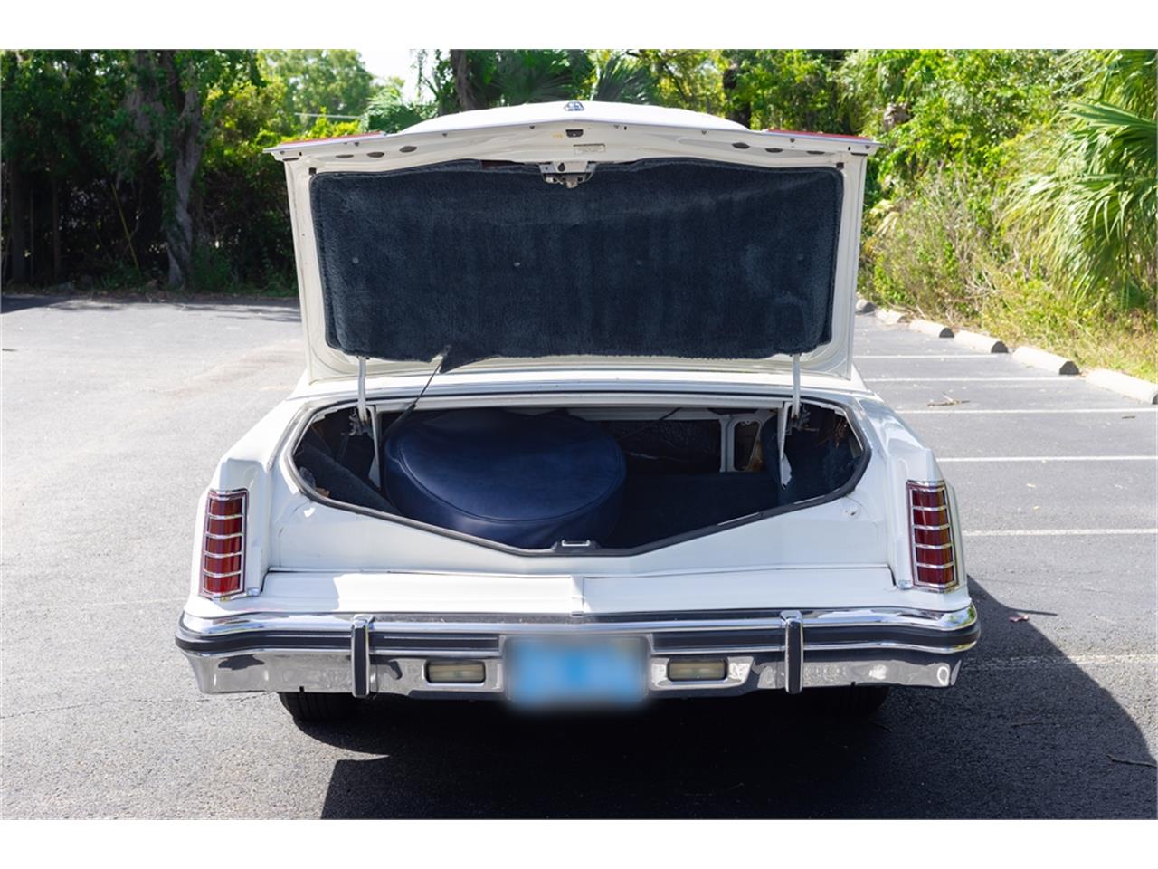 Lincoln-Continental-mark-v-1979-White-Navy-Blue-26