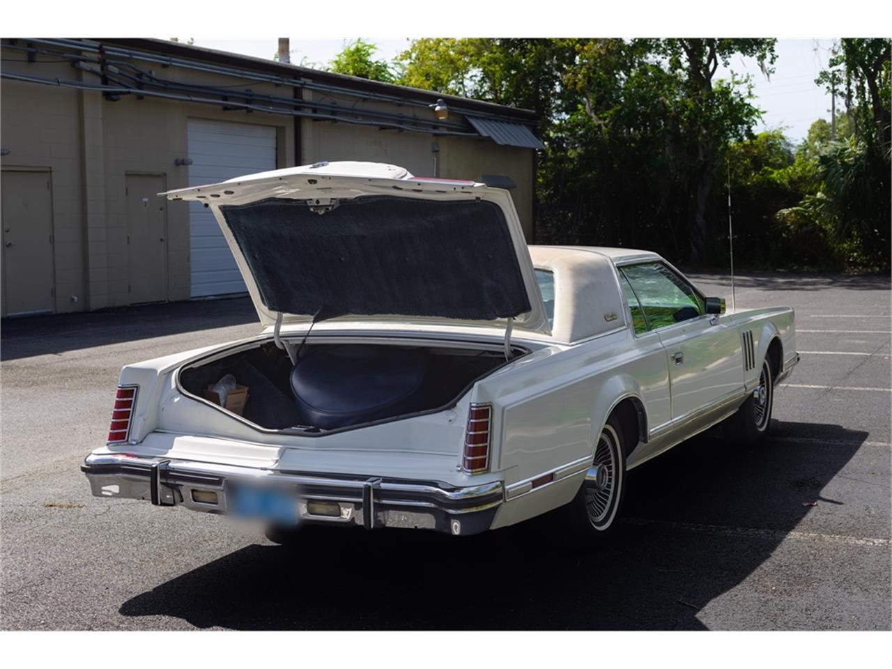 Lincoln-Continental-mark-v-1979-White-Navy-Blue-27