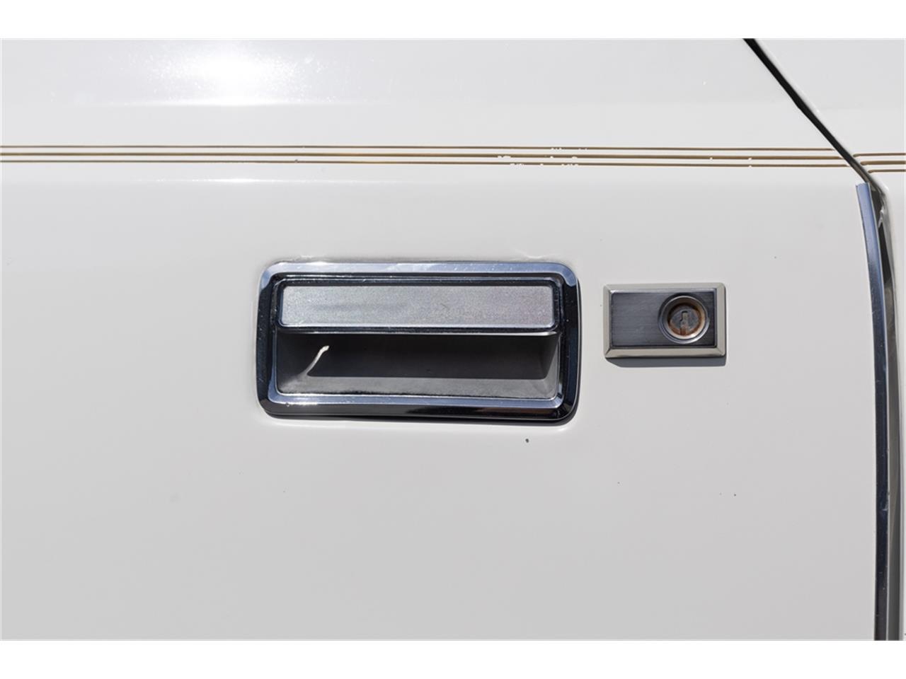 Lincoln-Continental-mark-v-1979-White-Navy-Blue-30