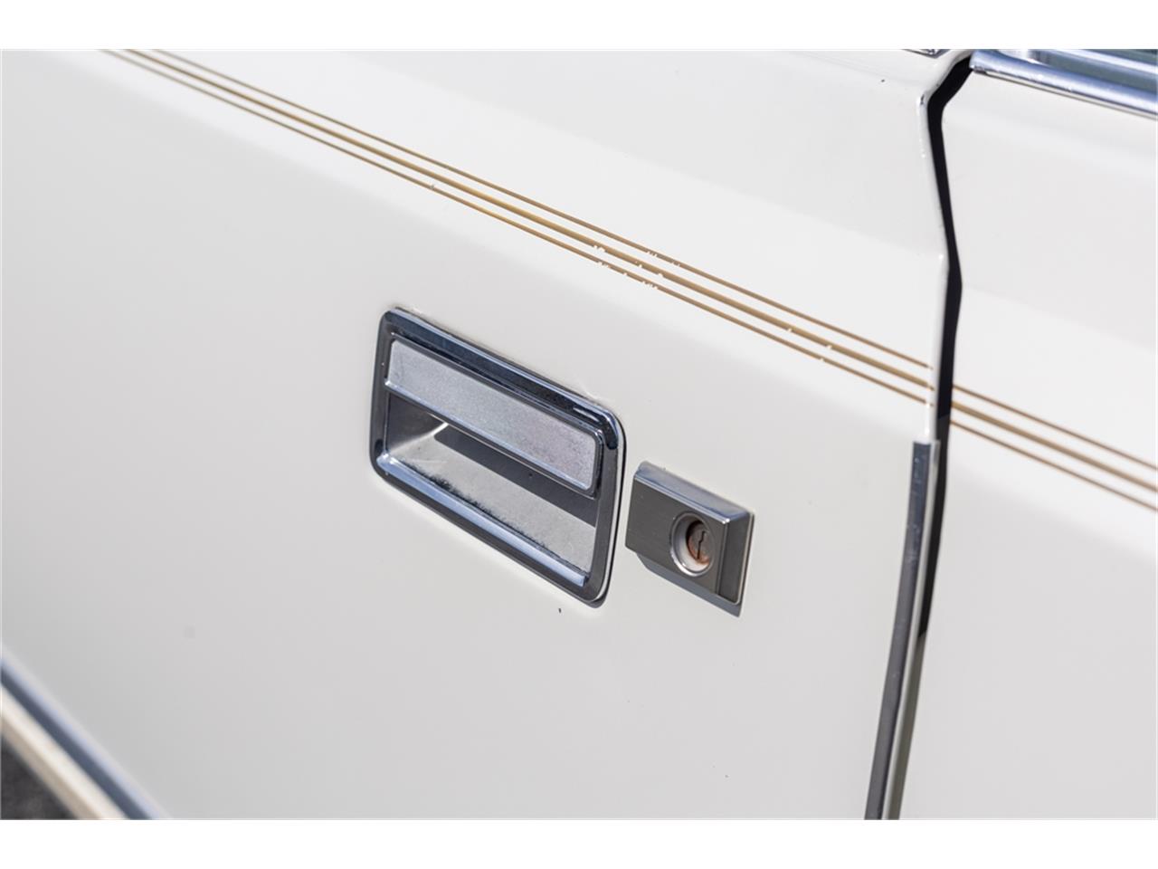 Lincoln-Continental-mark-v-1979-White-Navy-Blue-34