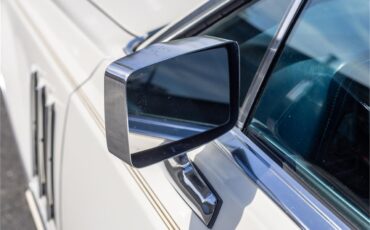 Lincoln-Continental-mark-v-1979-White-Navy-Blue-35