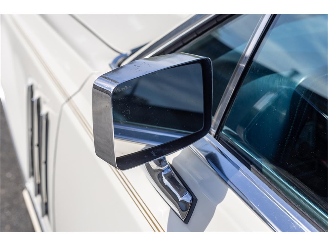 Lincoln-Continental-mark-v-1979-White-Navy-Blue-35