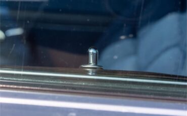 Lincoln-Continental-mark-v-1979-White-Navy-Blue-36