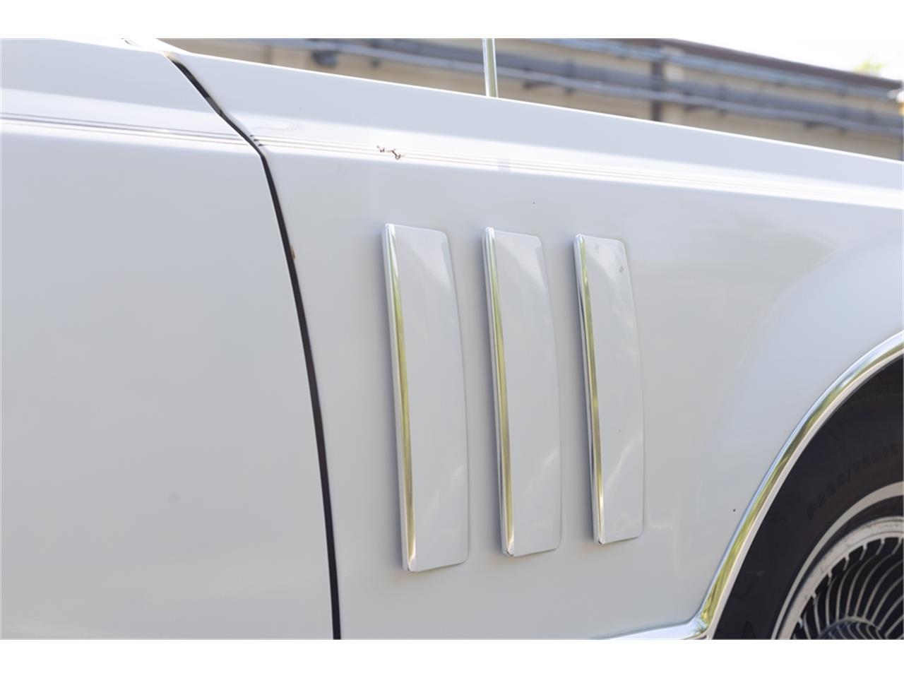 Lincoln-Continental-mark-v-1979-White-Navy-Blue-37