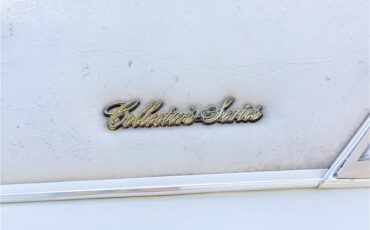 Lincoln-Continental-mark-v-1979-White-Navy-Blue-39