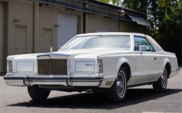 Lincoln-Continental-mark-v-1979-White-Navy-Blue-4