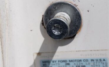 Lincoln-Continental-mark-v-1979-White-Navy-Blue-40