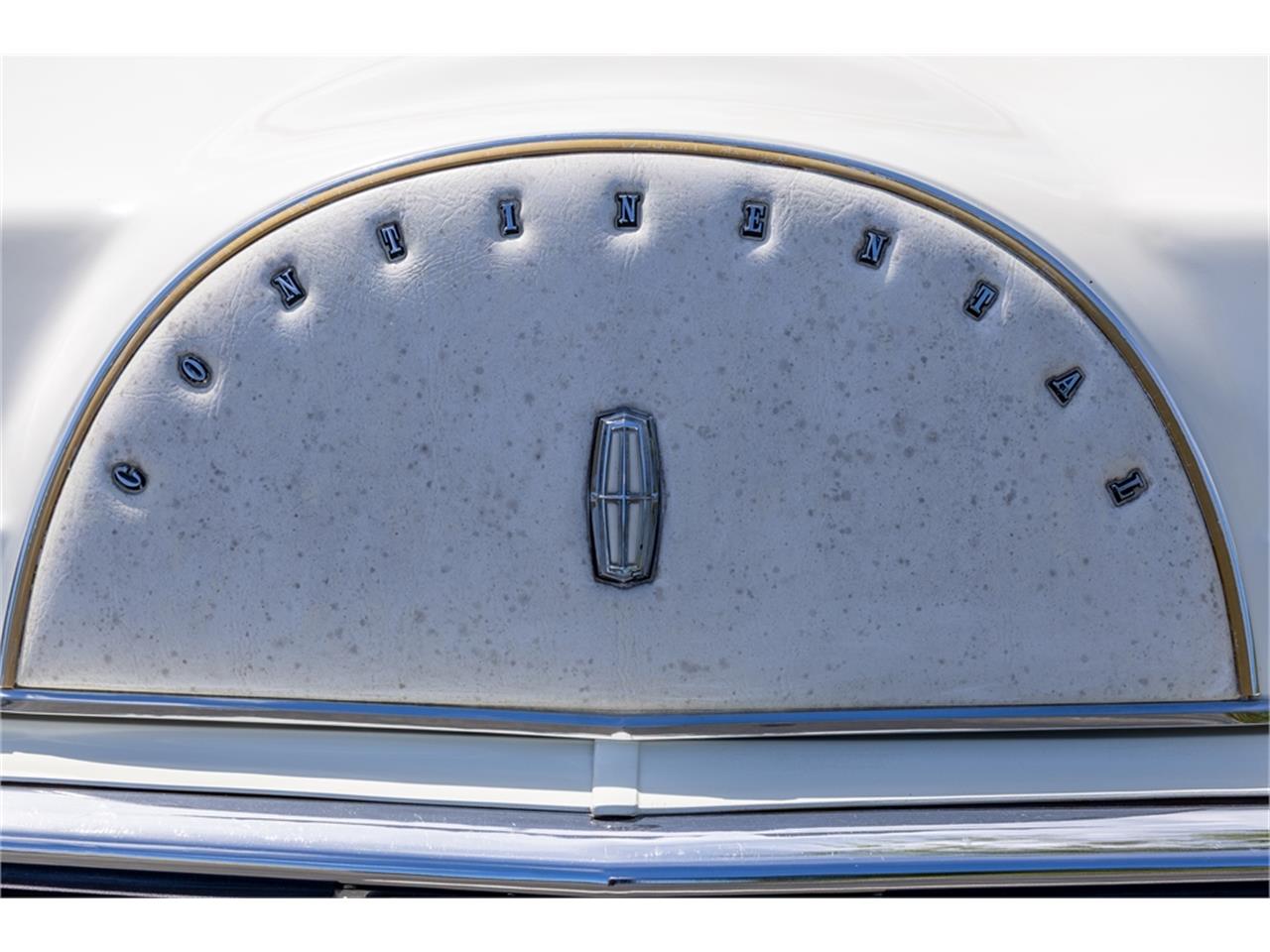 Lincoln-Continental-mark-v-1979-White-Navy-Blue-43