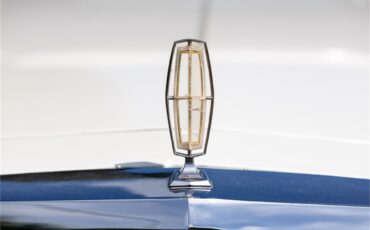 Lincoln-Continental-mark-v-1979-White-Navy-Blue-45