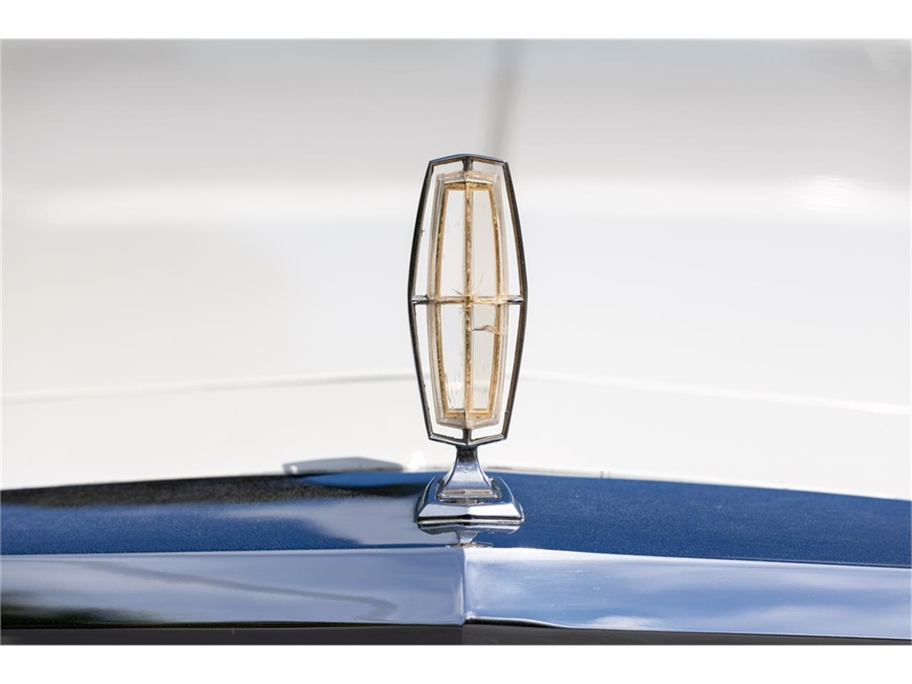 Lincoln-Continental-mark-v-1979-White-Navy-Blue-45