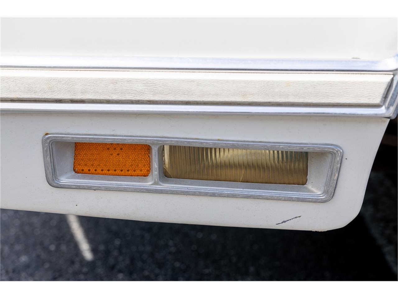 Lincoln-Continental-mark-v-1979-White-Navy-Blue-47