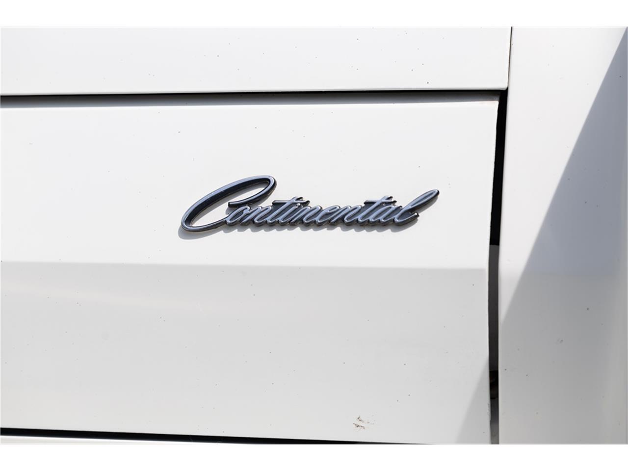 Lincoln-Continental-mark-v-1979-White-Navy-Blue-49