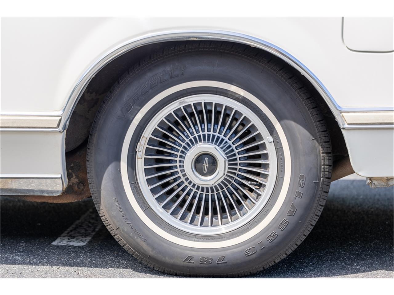 Lincoln-Continental-mark-v-1979-White-Navy-Blue-50