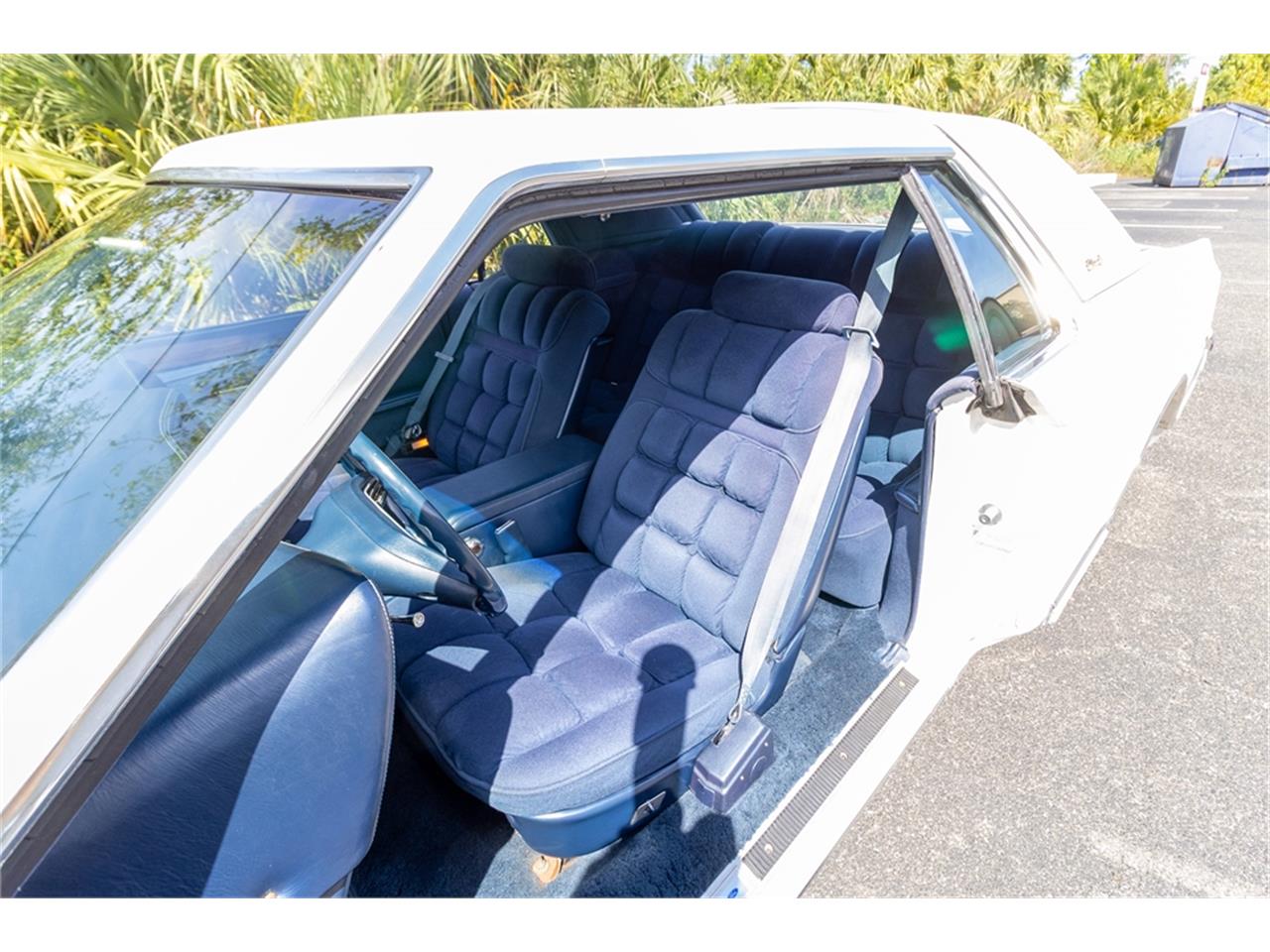 Lincoln-Continental-mark-v-1979-White-Navy-Blue-52