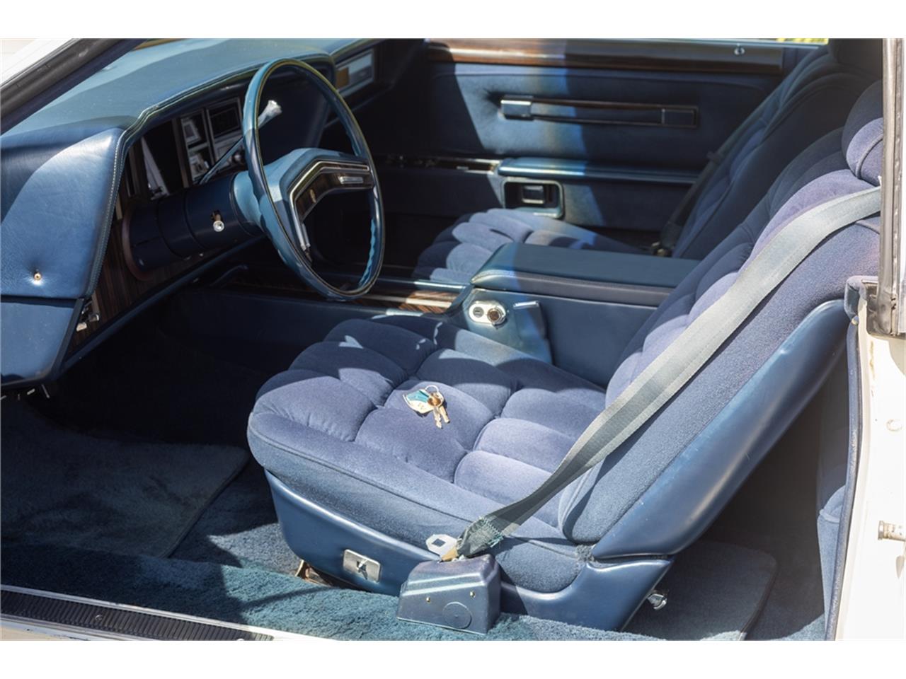 Lincoln-Continental-mark-v-1979-White-Navy-Blue-54