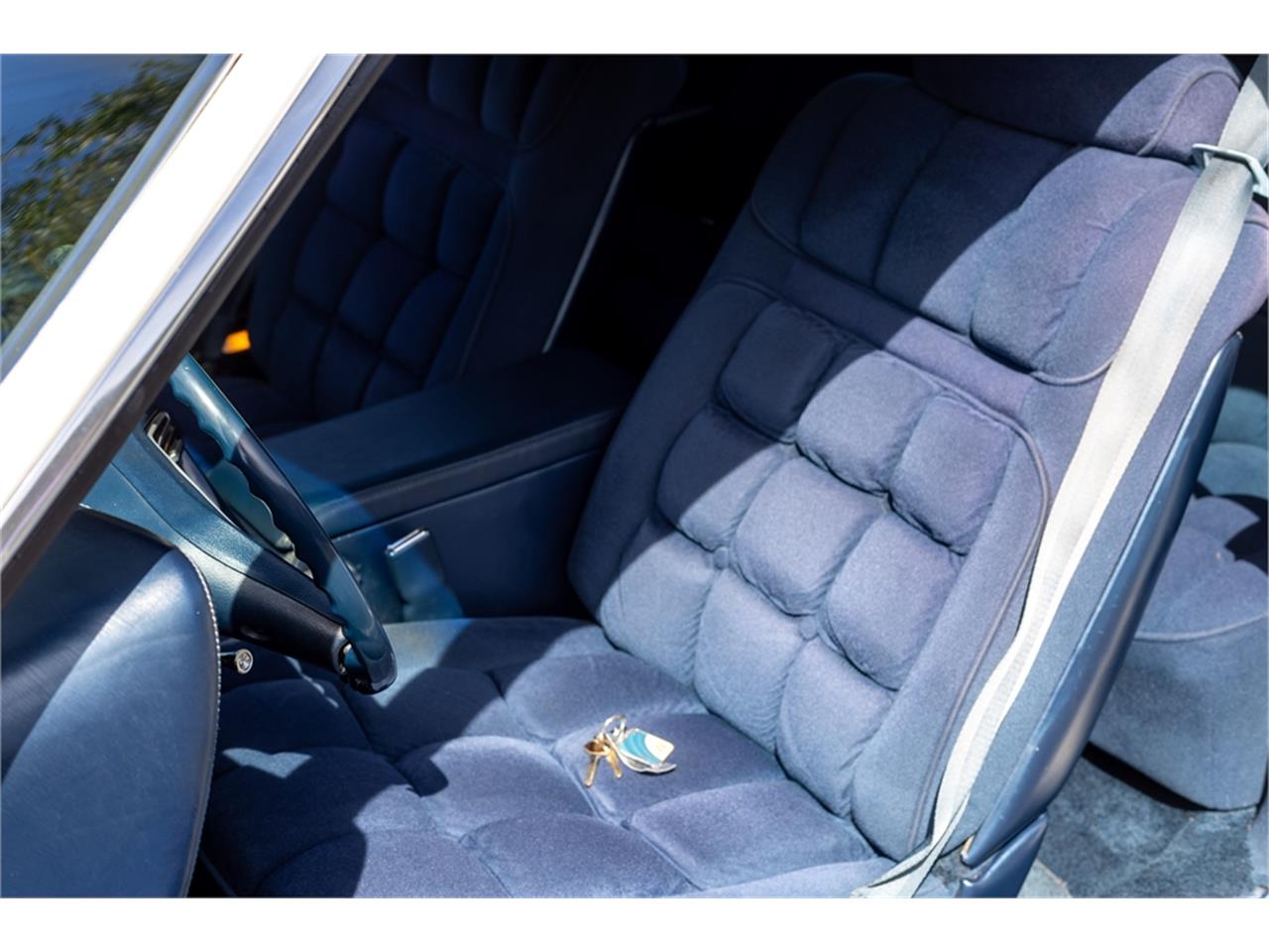 Lincoln-Continental-mark-v-1979-White-Navy-Blue-55