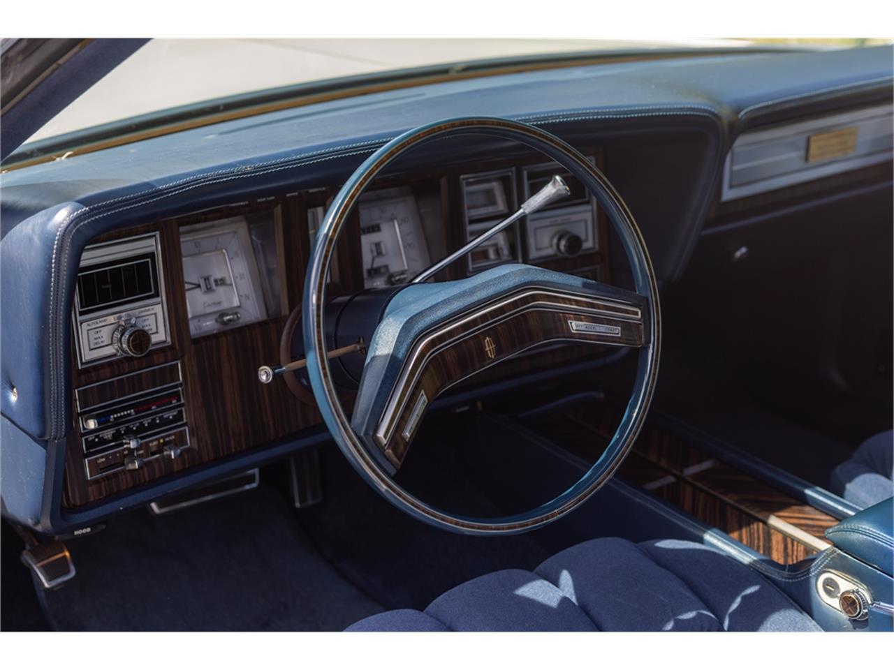 Lincoln-Continental-mark-v-1979-White-Navy-Blue-56