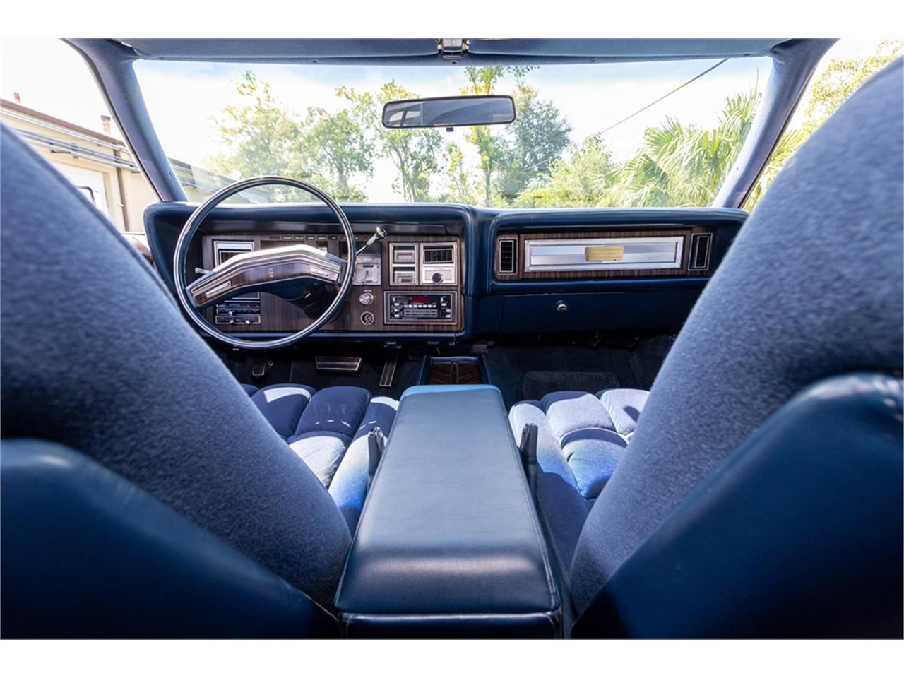 Lincoln-Continental-mark-v-1979-White-Navy-Blue-57