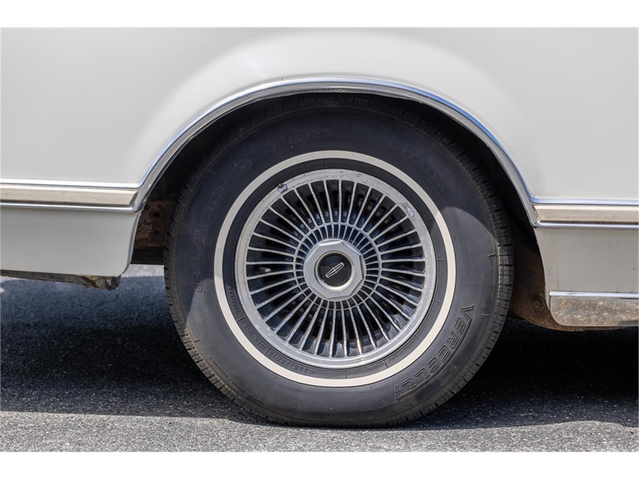 Lincoln-Continental-mark-v-1979-White-Navy-Blue-6