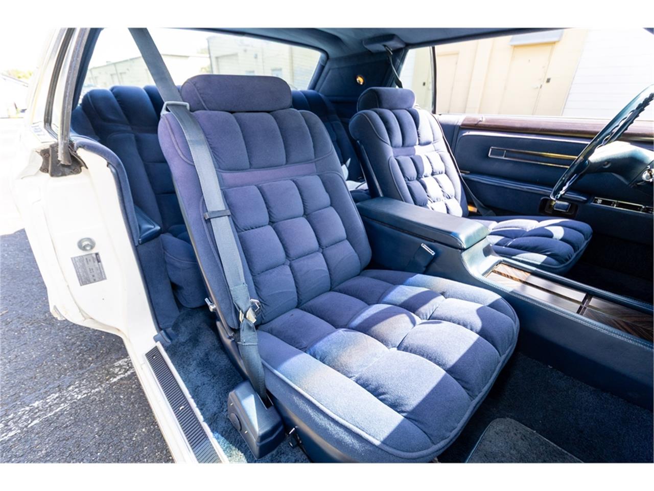 Lincoln-Continental-mark-v-1979-White-Navy-Blue-60