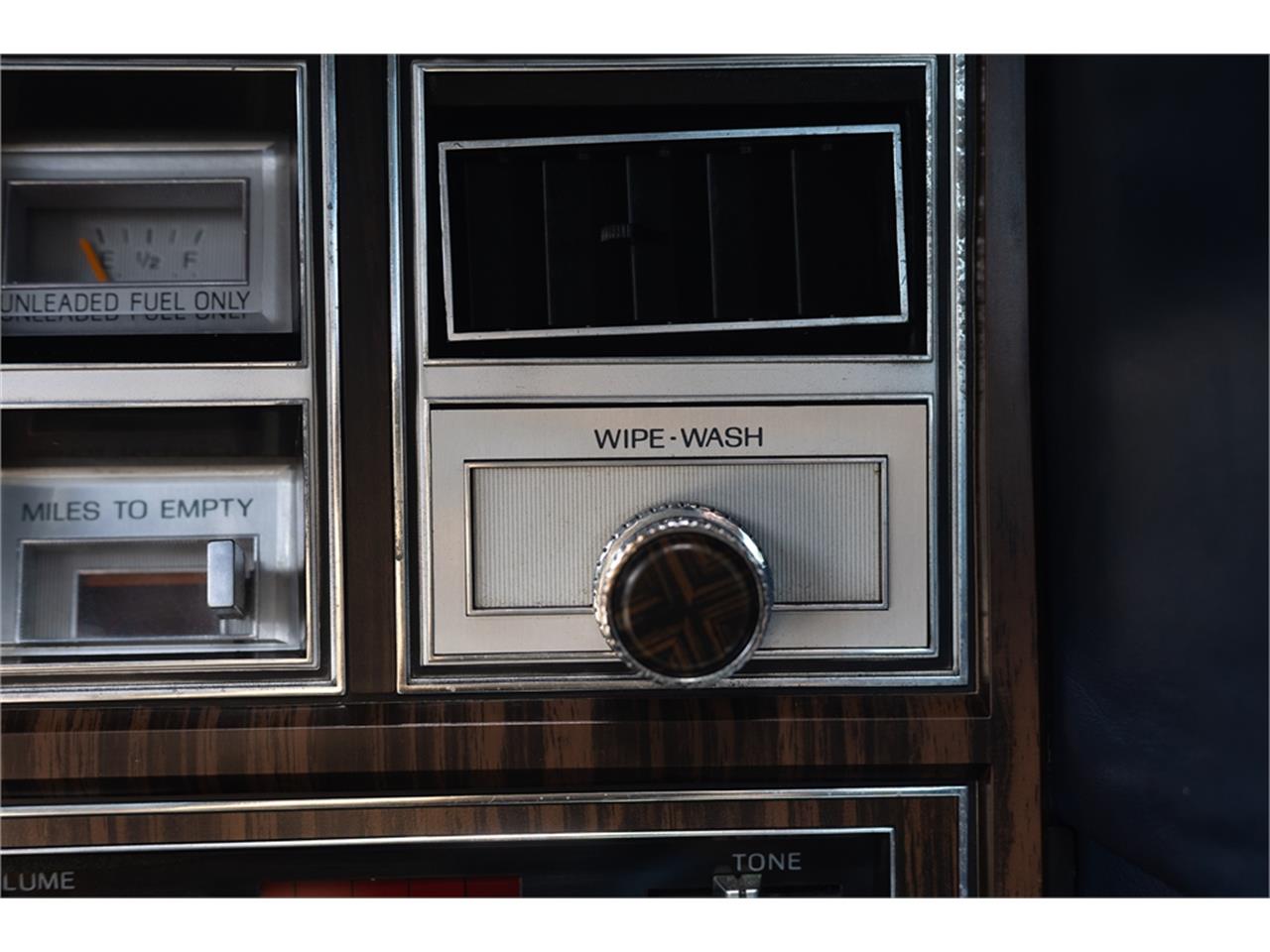 Lincoln-Continental-mark-v-1979-White-Navy-Blue-62