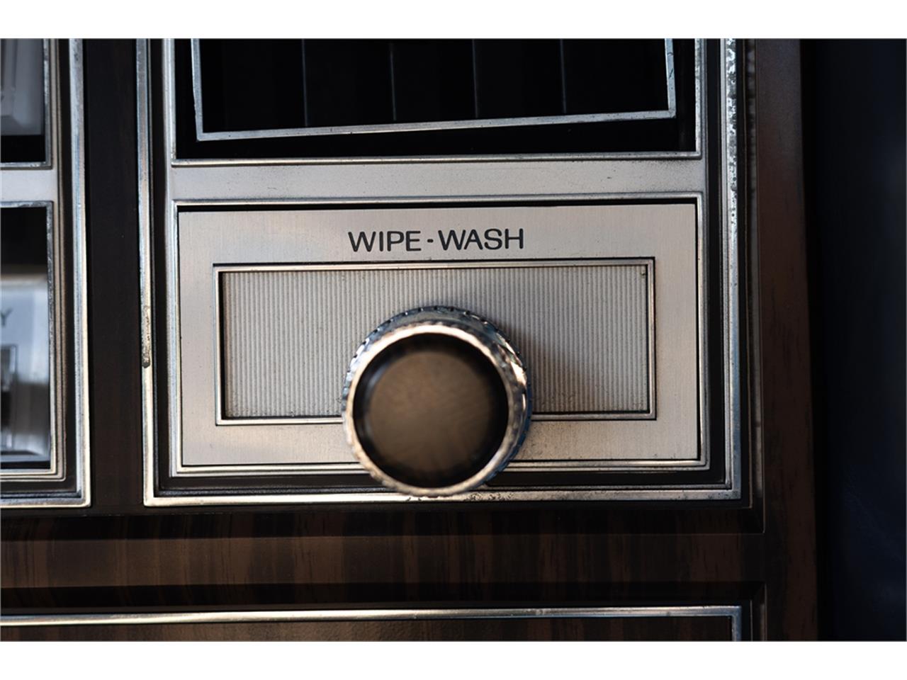 Lincoln-Continental-mark-v-1979-White-Navy-Blue-63