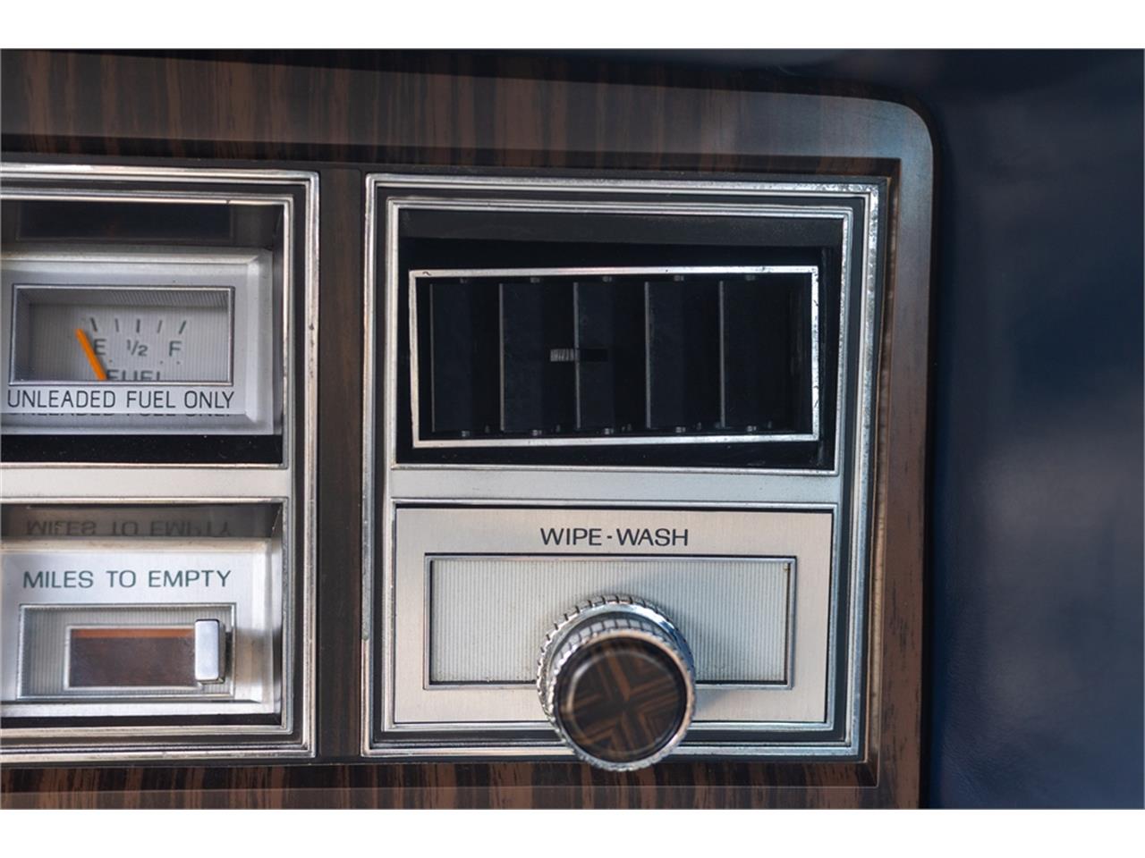 Lincoln-Continental-mark-v-1979-White-Navy-Blue-67