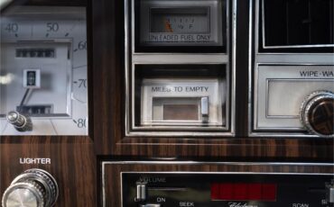 Lincoln-Continental-mark-v-1979-White-Navy-Blue-68