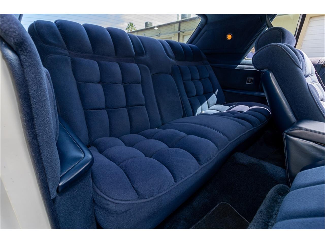 Lincoln-Continental-mark-v-1979-White-Navy-Blue-7