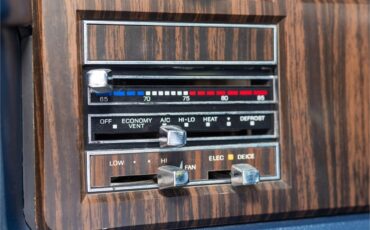 Lincoln-Continental-mark-v-1979-White-Navy-Blue-70