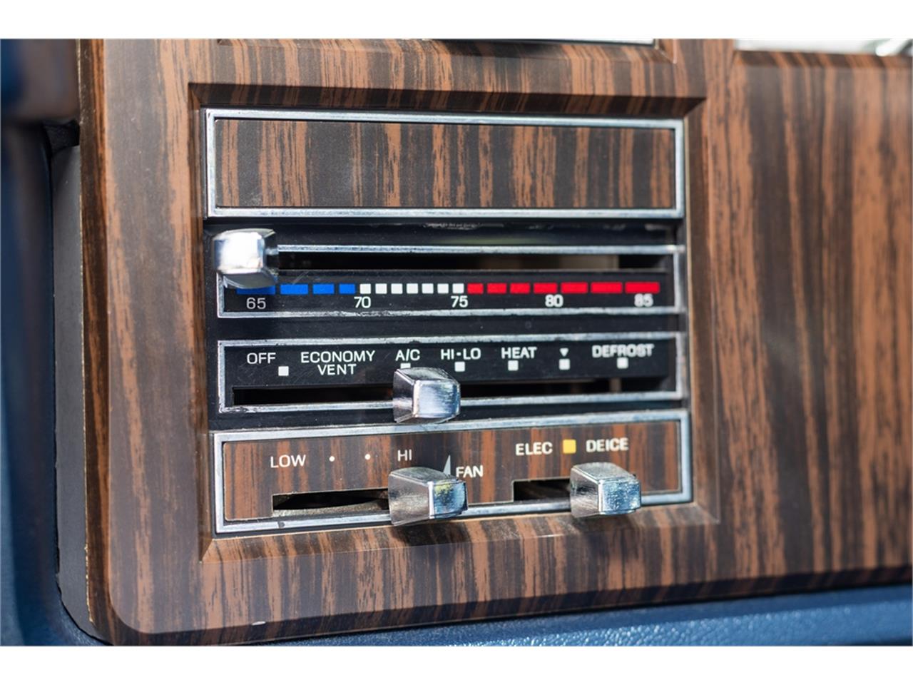 Lincoln-Continental-mark-v-1979-White-Navy-Blue-70