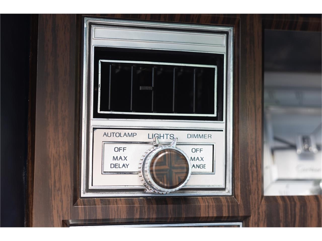 Lincoln-Continental-mark-v-1979-White-Navy-Blue-72