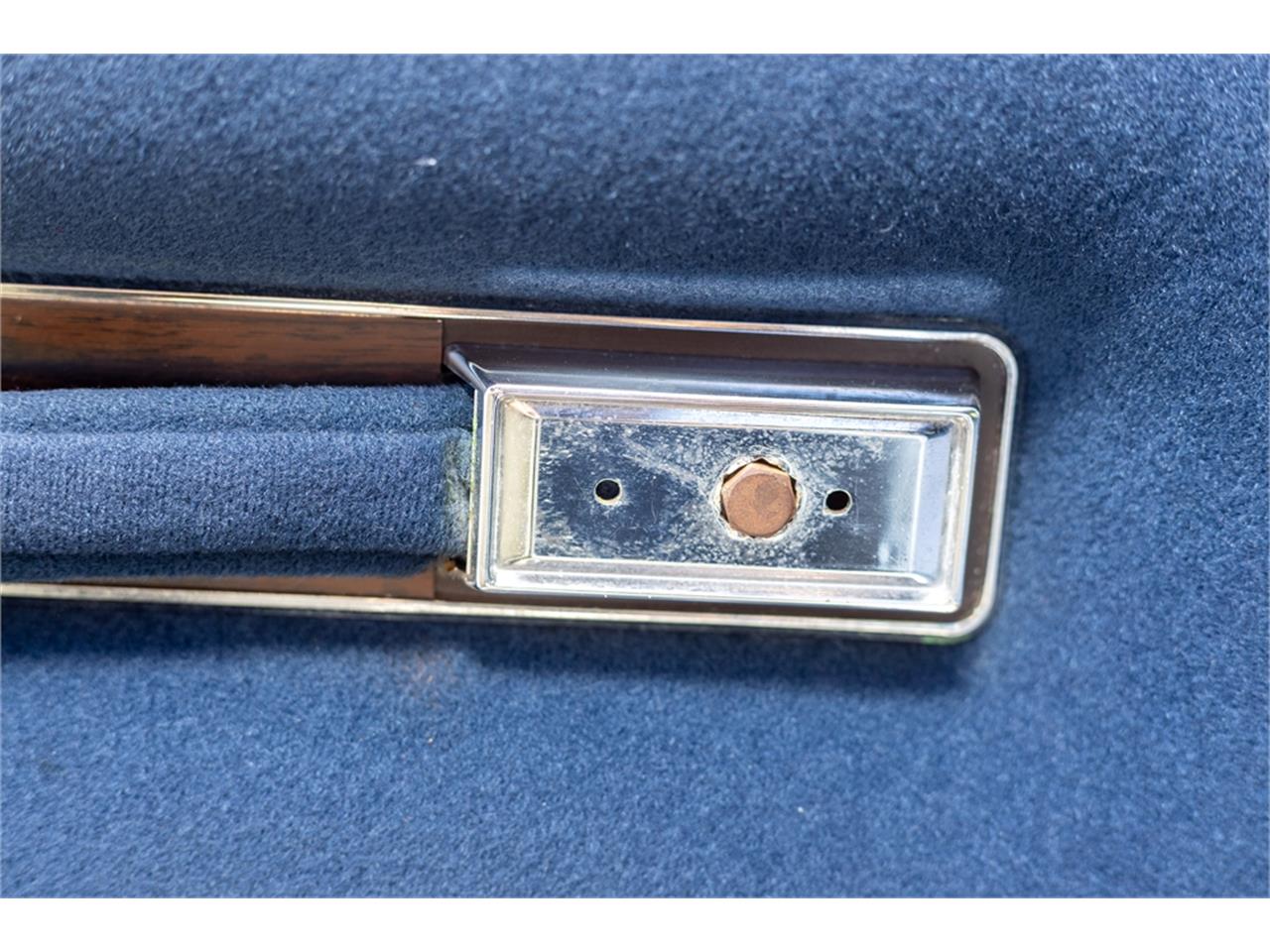 Lincoln-Continental-mark-v-1979-White-Navy-Blue-77