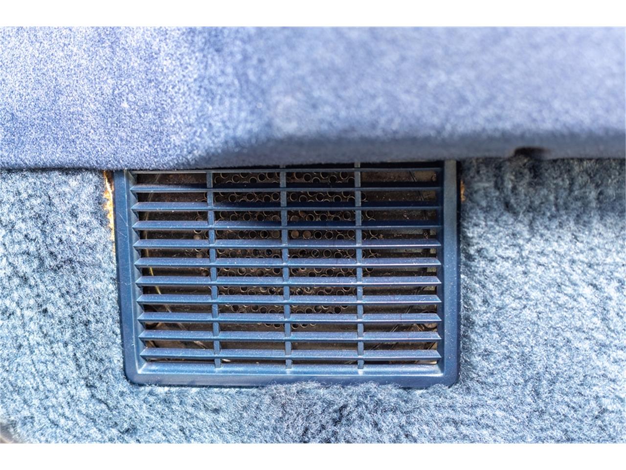 Lincoln-Continental-mark-v-1979-White-Navy-Blue-79