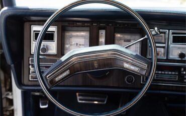 Lincoln-Continental-mark-v-1979-White-Navy-Blue-8