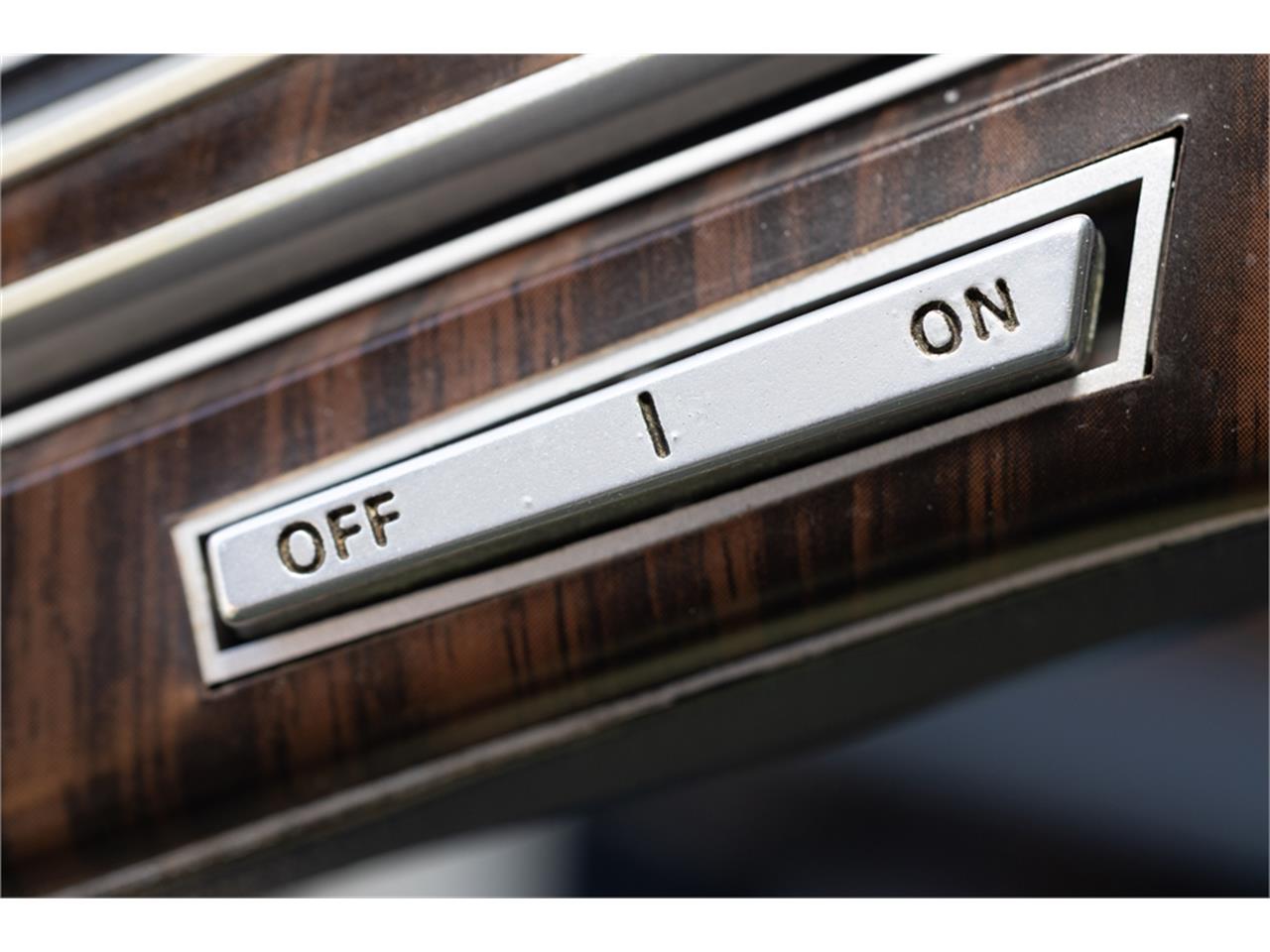 Lincoln-Continental-mark-v-1979-White-Navy-Blue-83