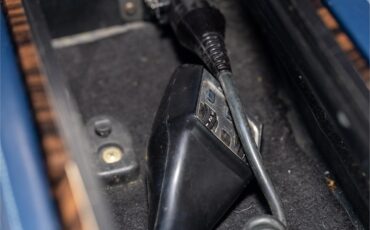 Lincoln-Continental-mark-v-1979-White-Navy-Blue-84