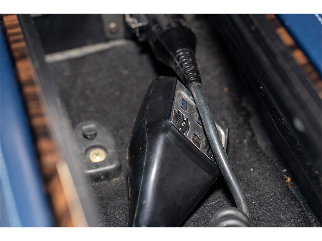 Lincoln-Continental-mark-v-1979-White-Navy-Blue-84