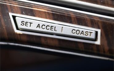 Lincoln-Continental-mark-v-1979-White-Navy-Blue-9