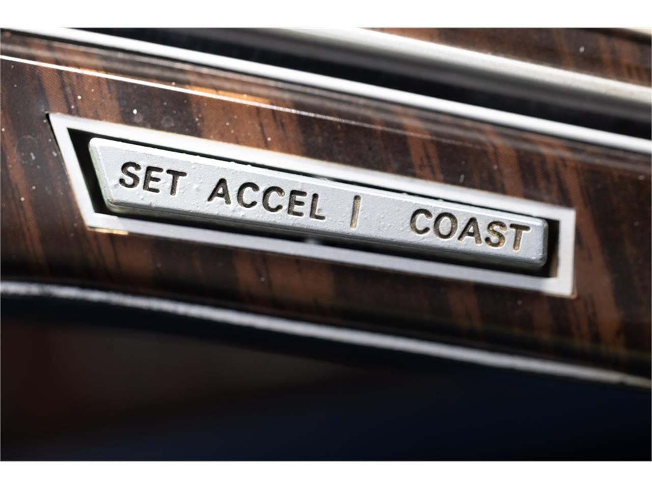 Lincoln-Continental-mark-v-1979-White-Navy-Blue-9