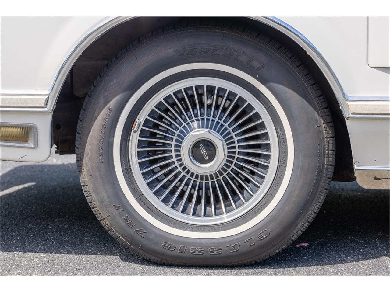 Lincoln-Continental-mark-v-1979-White-Navy-Blue-90