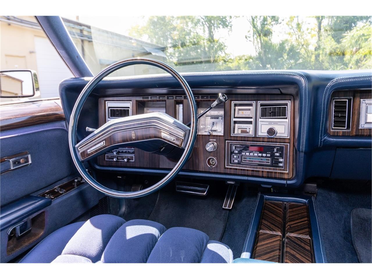 Lincoln-Continental-mark-v-1979-White-Navy-Blue-91