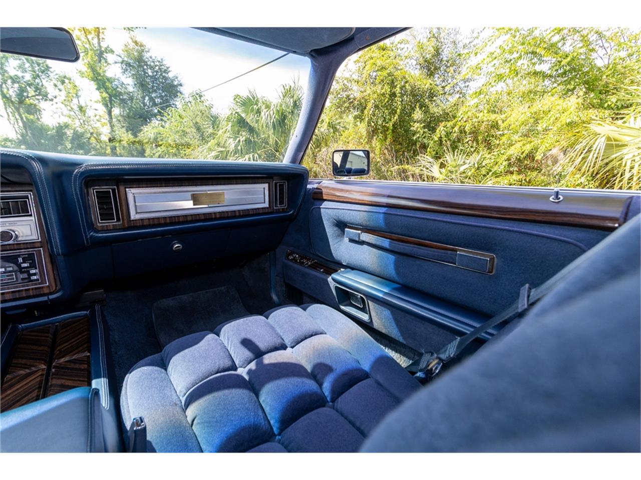 Lincoln-Continental-mark-v-1979-White-Navy-Blue-92