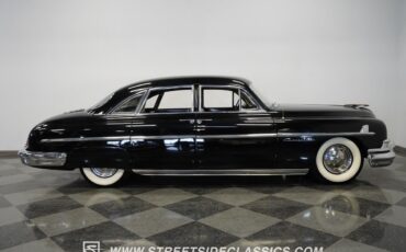 Lincoln-Cosmopolitan-1951-Sedan-2