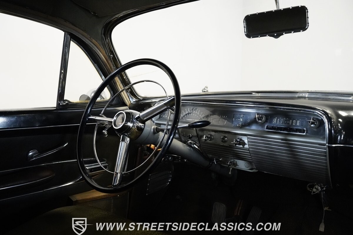 Lincoln-Cosmopolitan-1951-Sedan-26